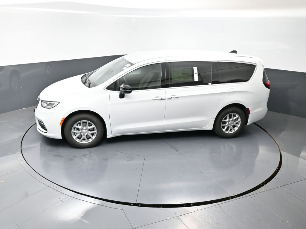 New 2026 Chrysler Pacifica Select image 42