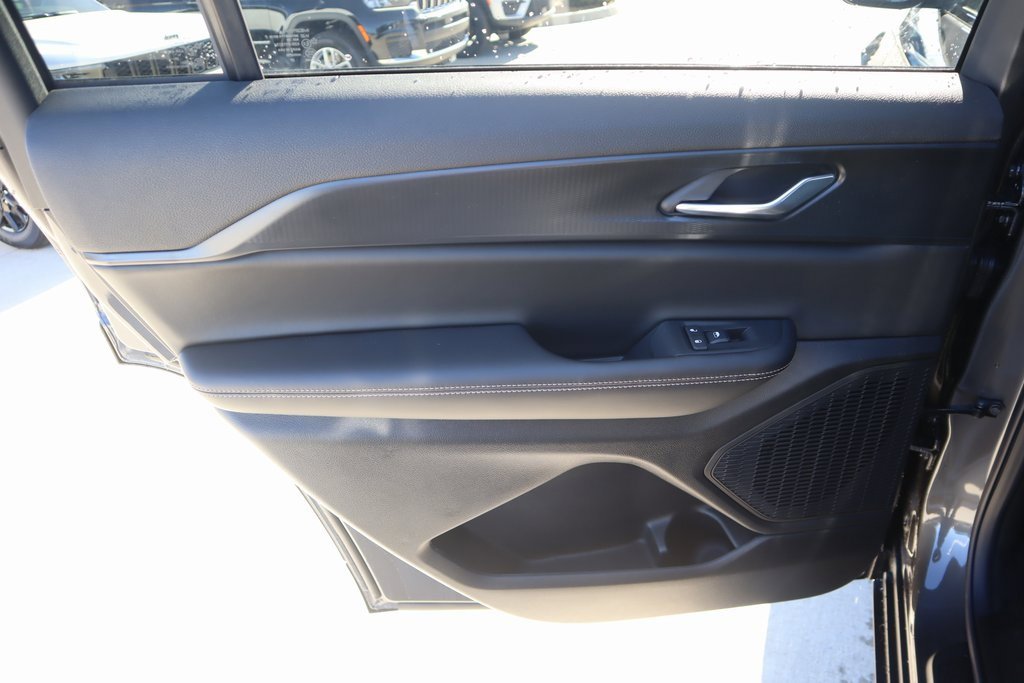 New 2025 Jeep Grand Cherokee L Laredo image 16