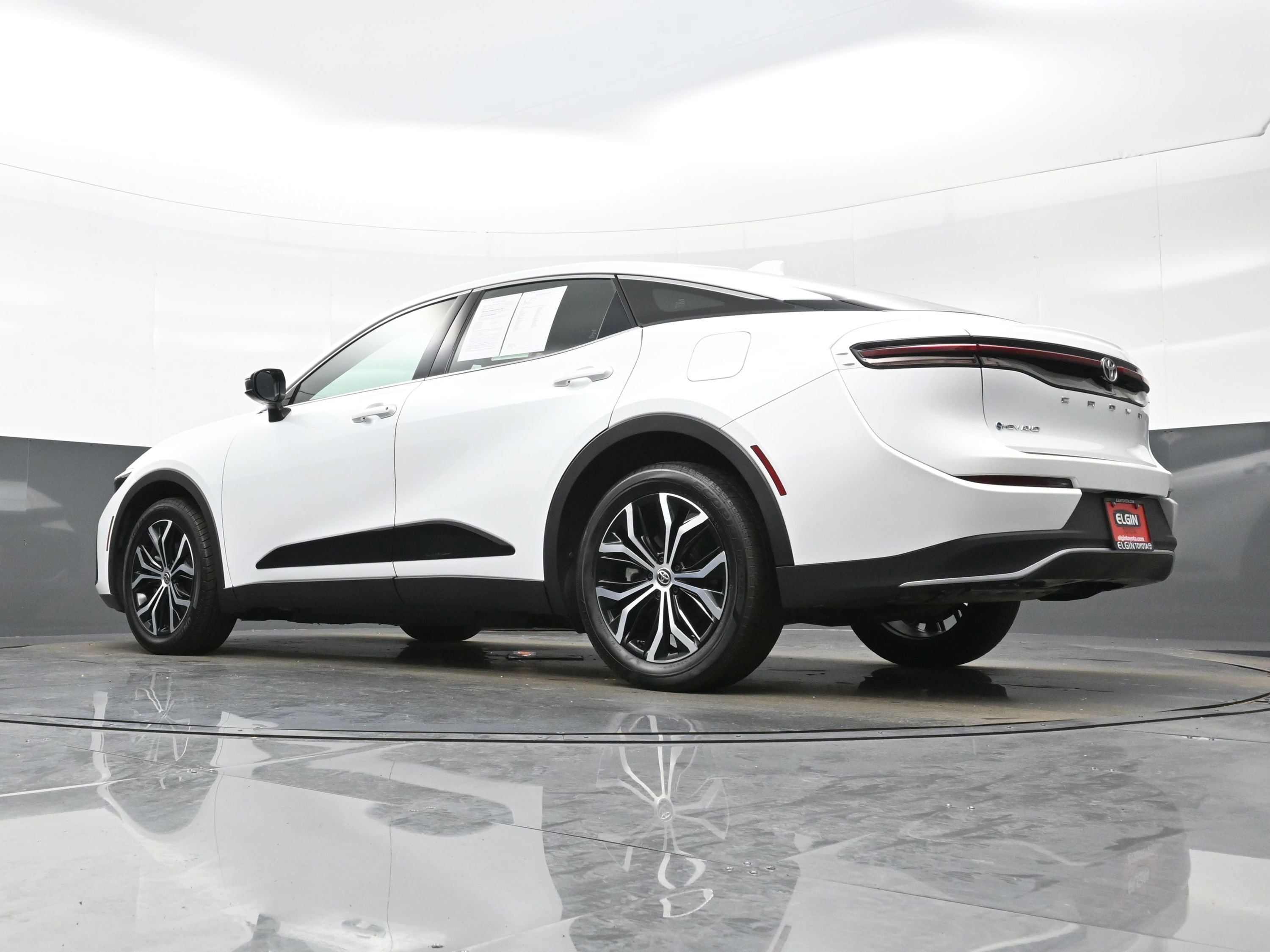 Used 2024 Toyota Crown XLE AWD/4WD image 30