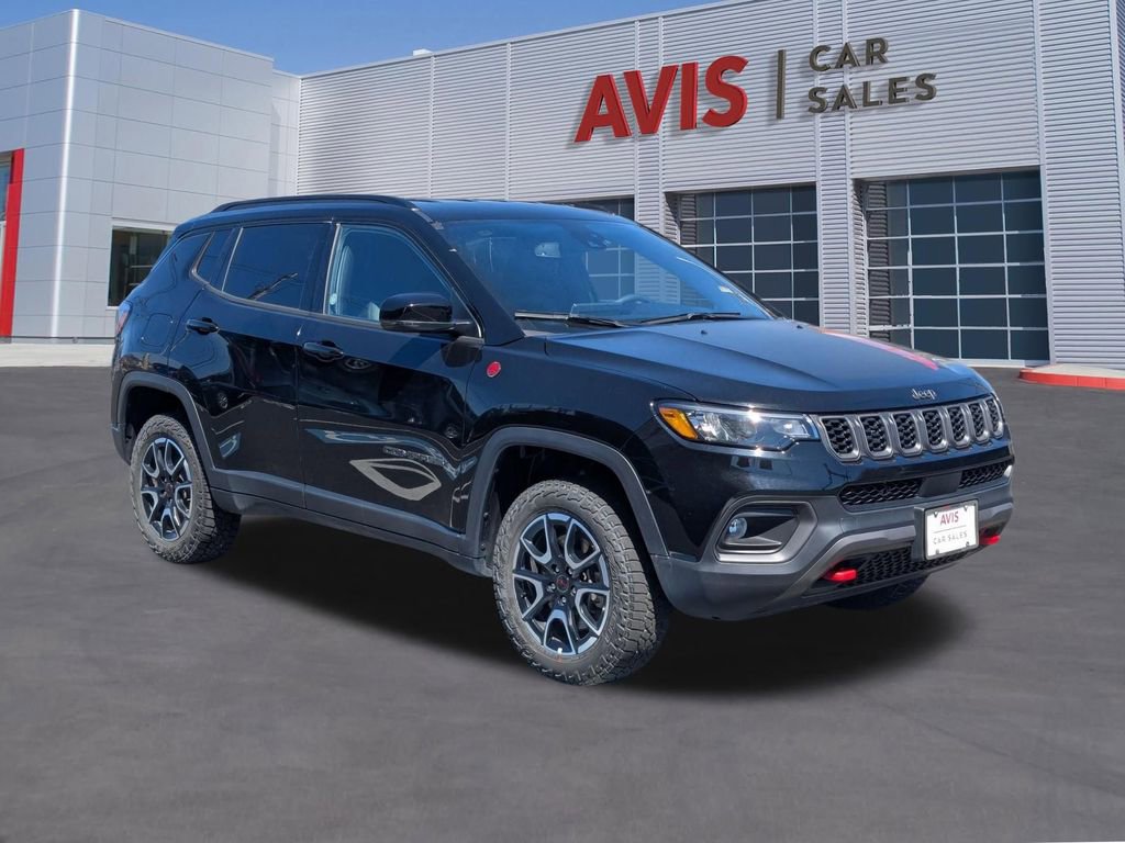 Used 2025 Jeep Compass Trailhawk AWD/4WD image 3