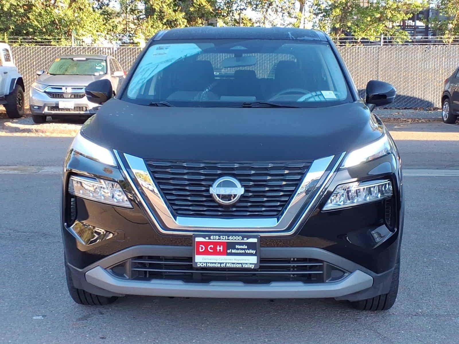 Used 2023 Nissan Rogue SV FWD image 2