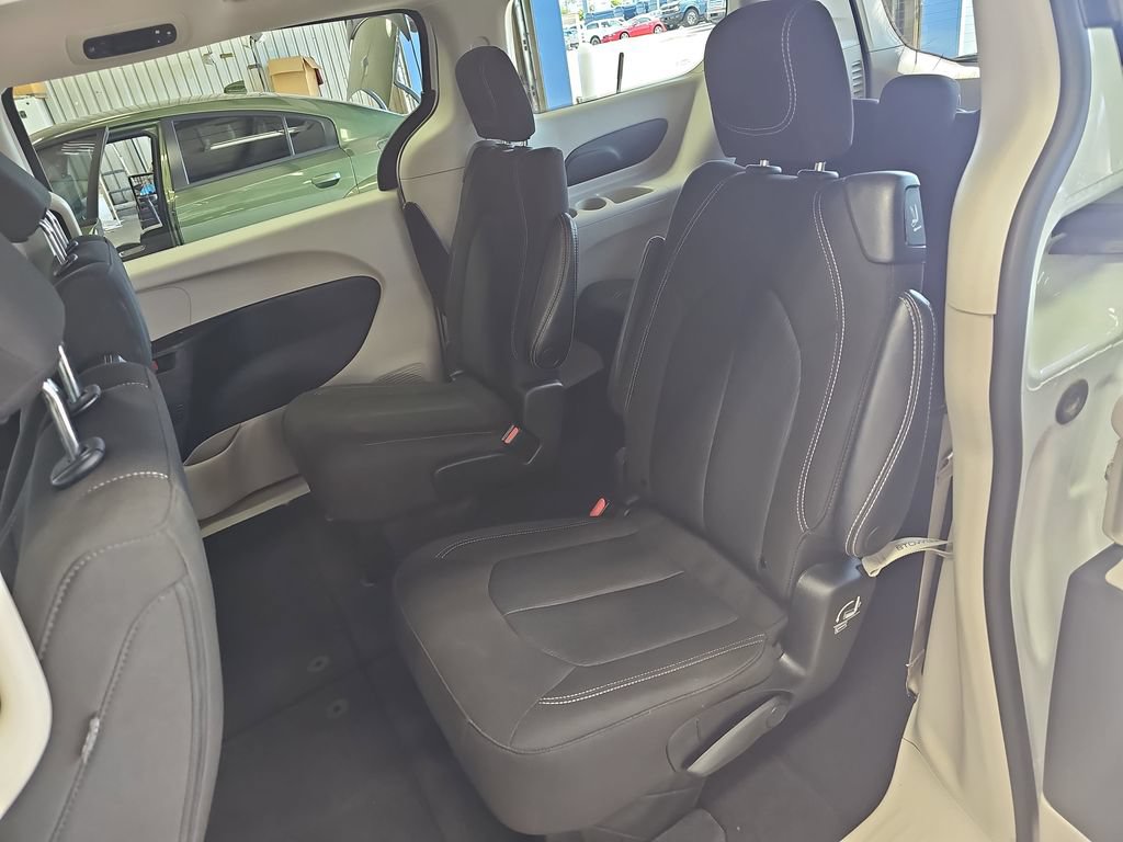 Used 2023 Chrysler Voyager LX FWD image 11