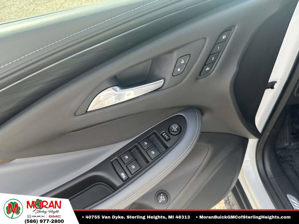 Certified 2019 Buick Envision Essence FWD image 16