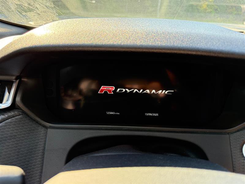 Used 2018 Land Rover Range Rover Velar R-Dynamic SE image 28