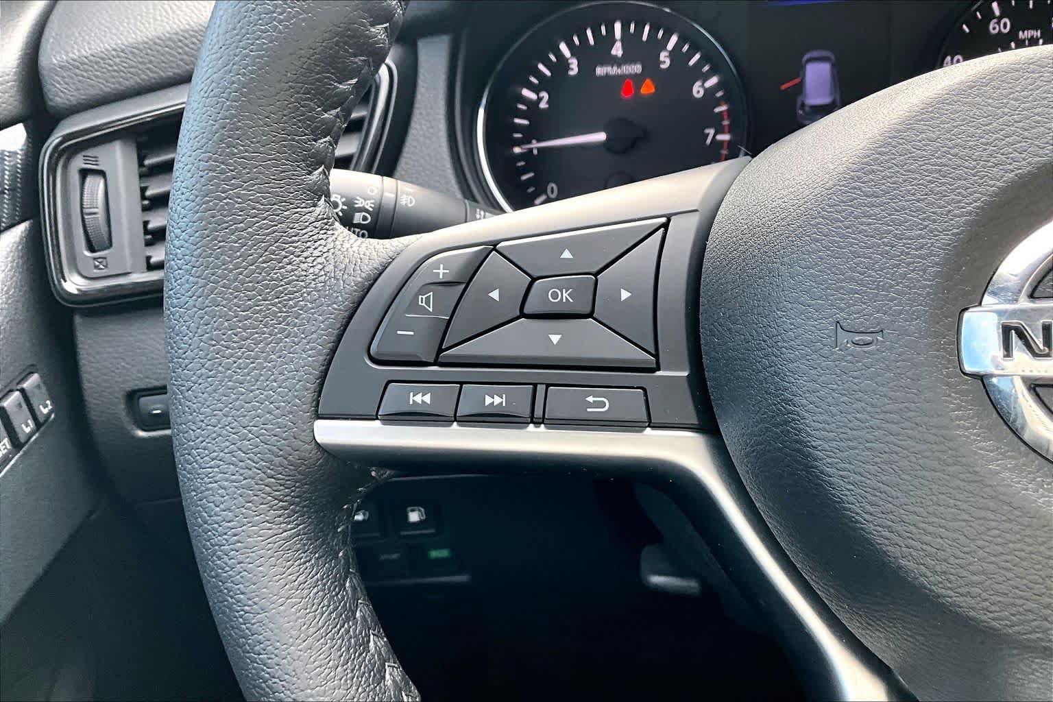 Used 2020 Nissan Rogue SL image 22