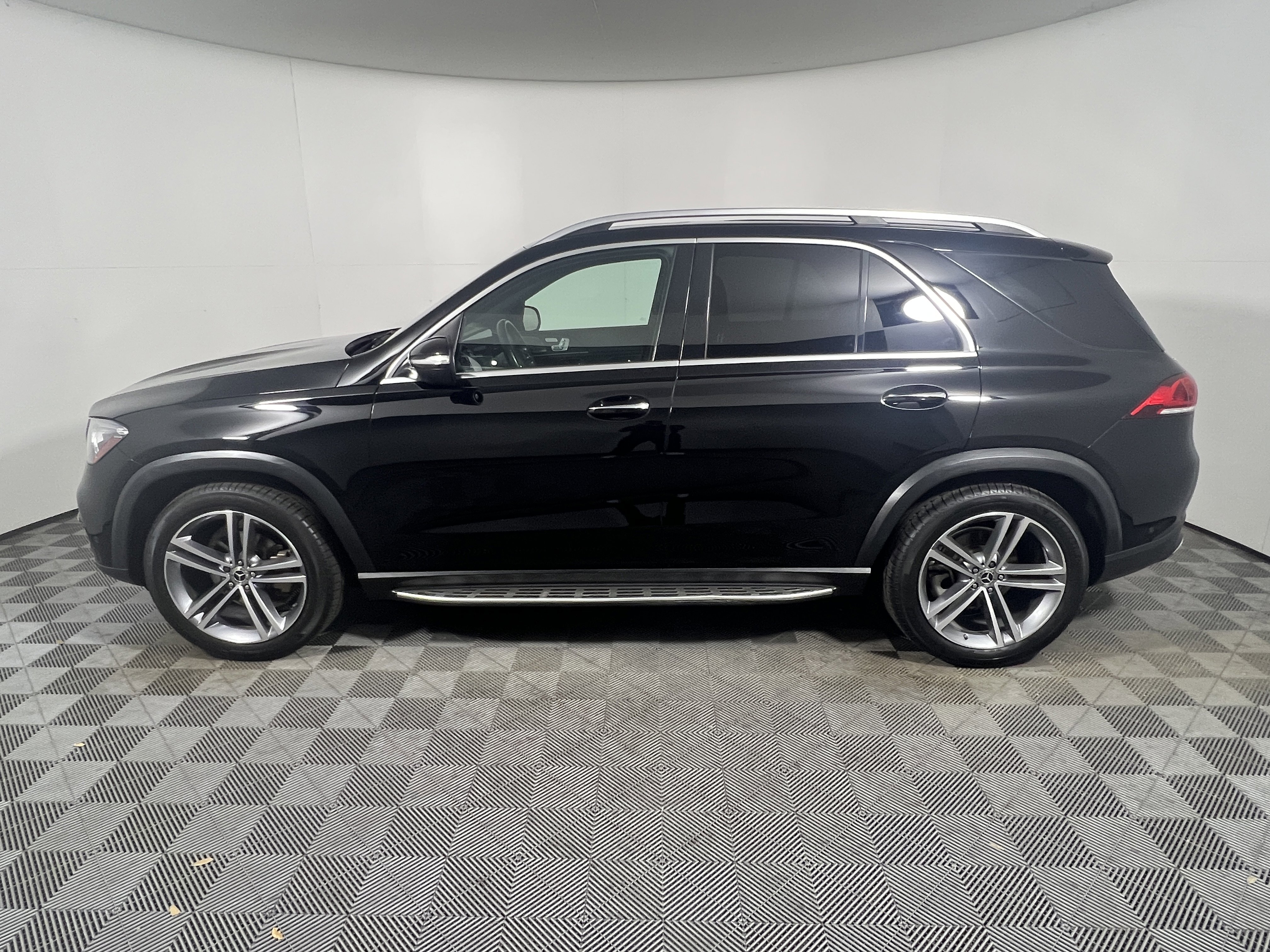 Used 2021 Mercedes-Benz GLE 350 image 2