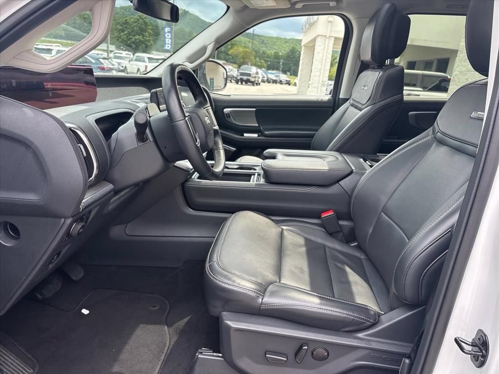Used 2026 Ford Expedition Platinum w/ Driver's Package AWD/4WD image 9