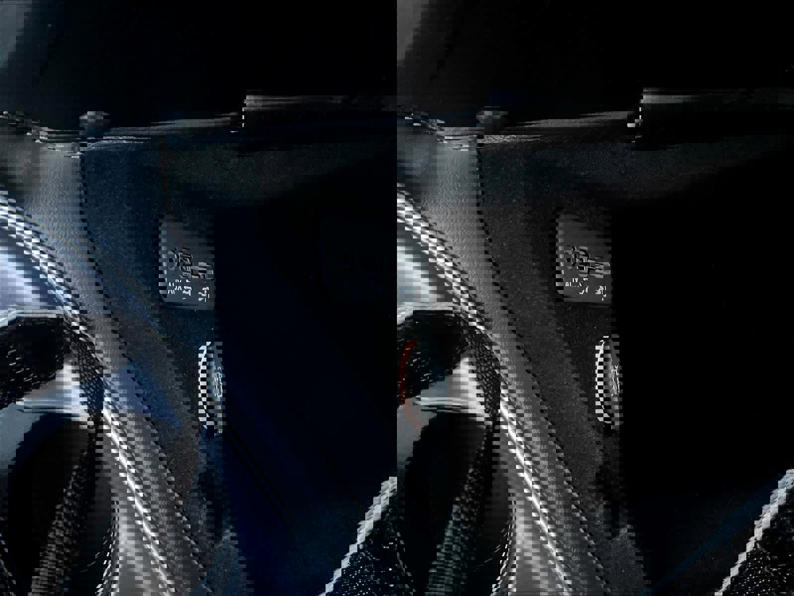 Used 2015 Dodge Challenger R/T w/ Quick Order Package 22B R/T image 26