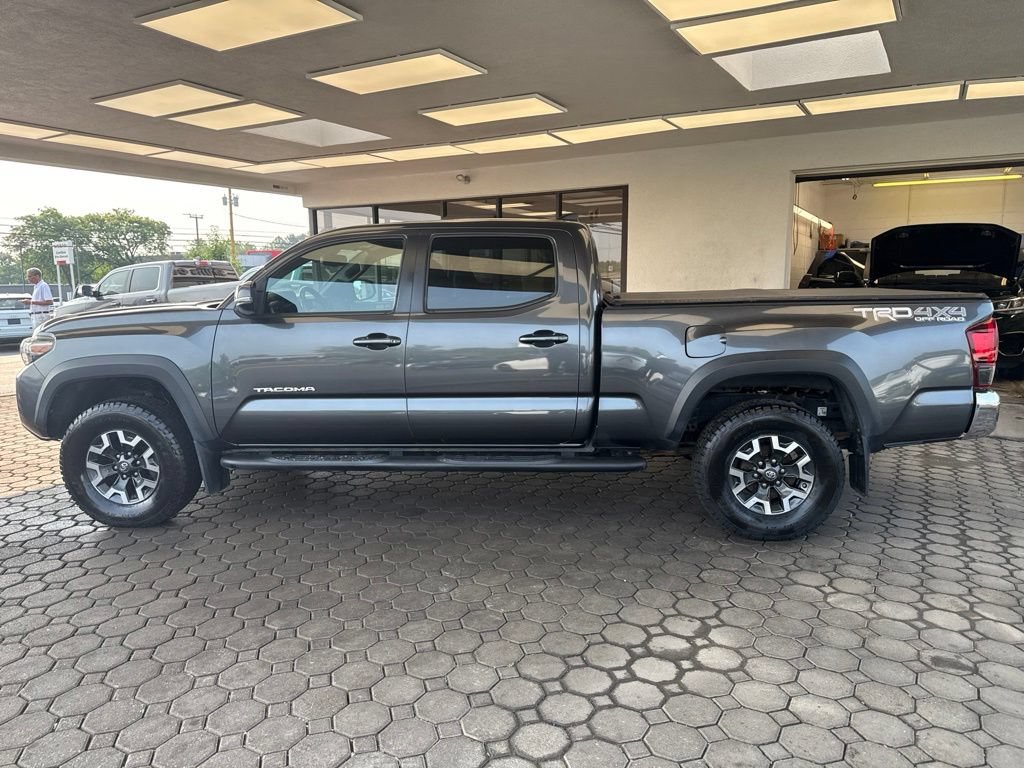 Used 2018 Toyota Tacoma TRD Off-Road AWD/4WD image 9