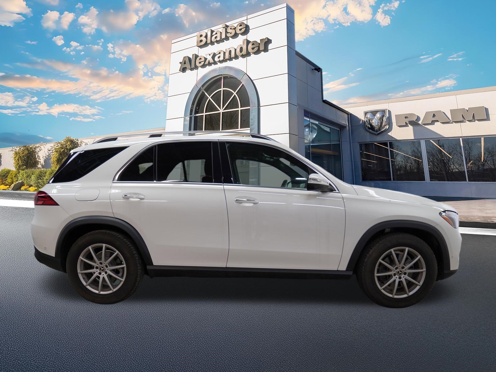 Used 2024 Mercedes-Benz GLE 350 4MATIC image 3