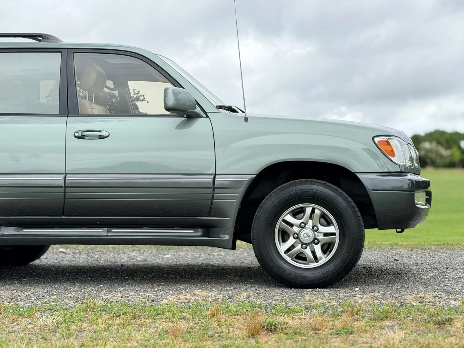 Used 2001 Lexus LX 470 4WD image 10