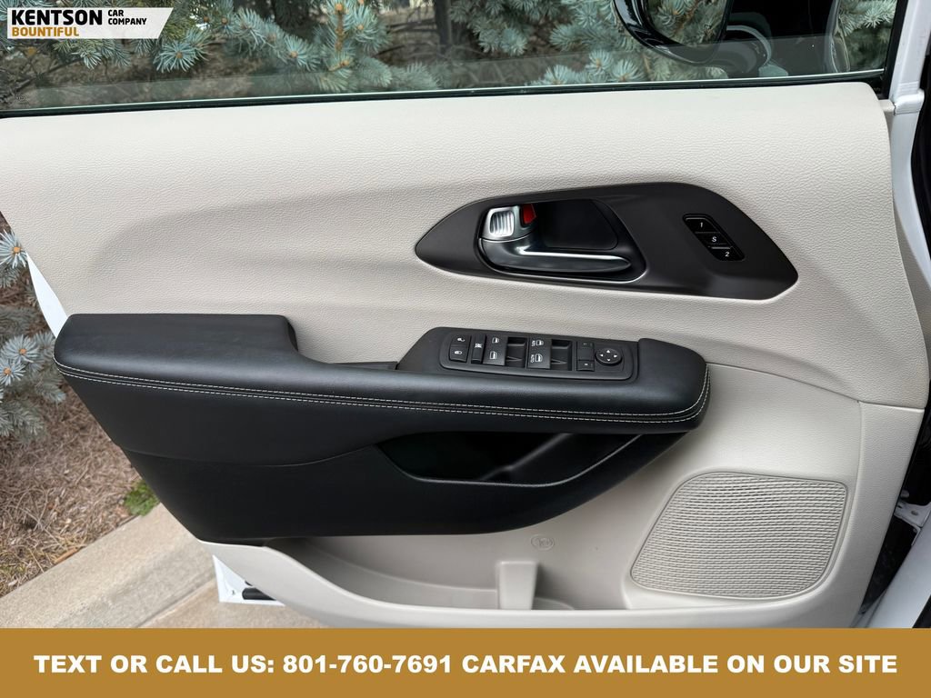 Used 2024 Chrysler Pacifica Touring-L image 20
