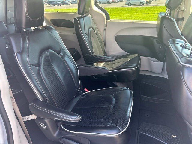 Used 2023 Chrysler Pacifica Limited FWD image 36