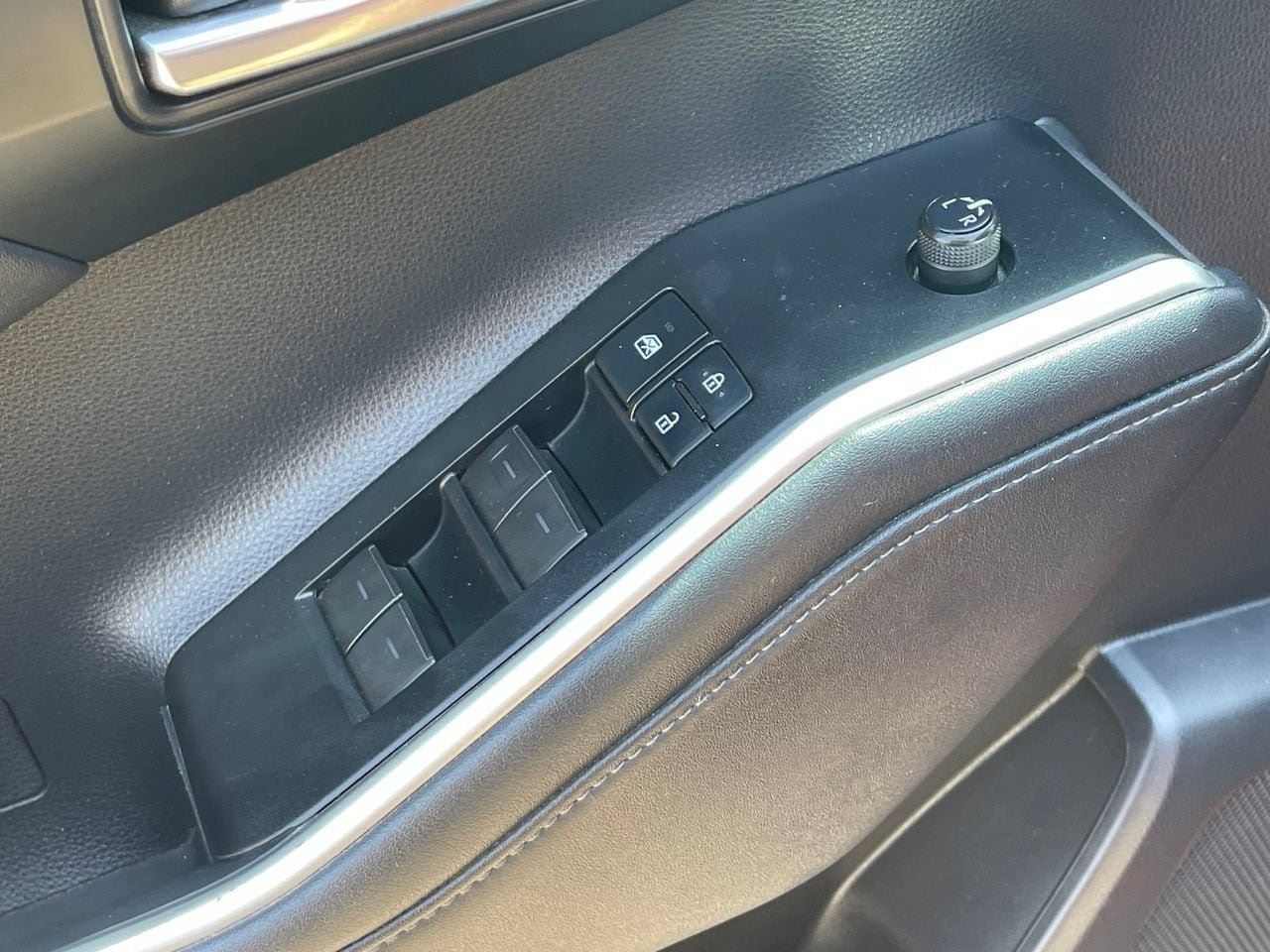 Used 2021 Toyota Highlander XSE FWD image 8