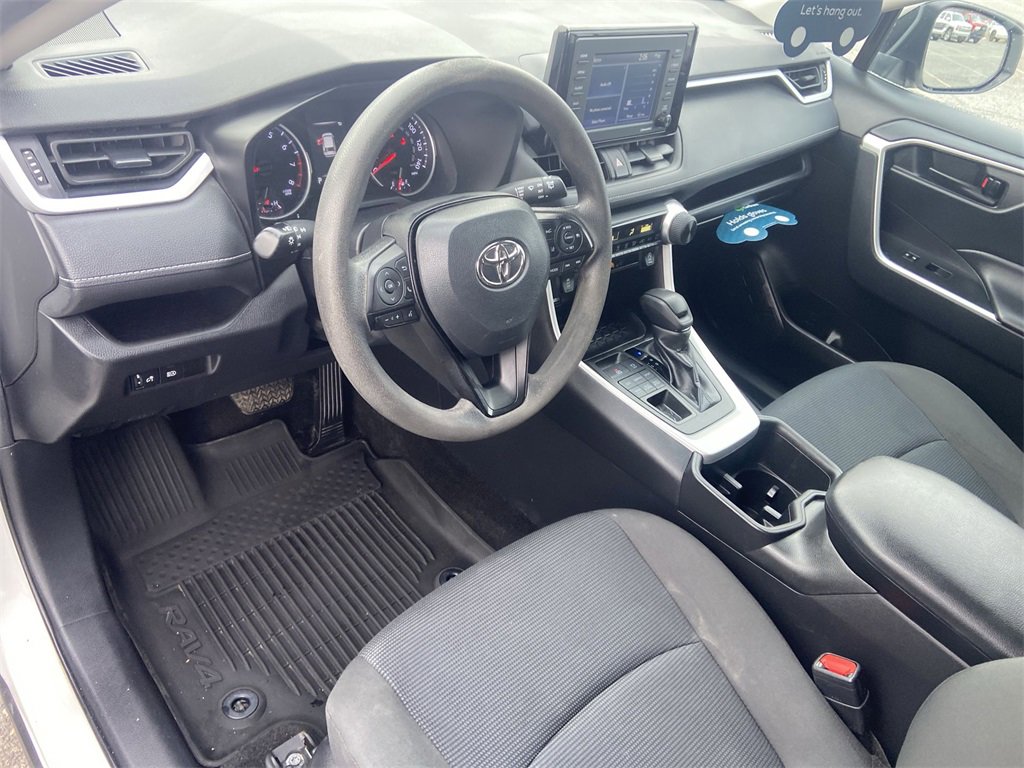Used 2022 Toyota RAV4 LE image 10