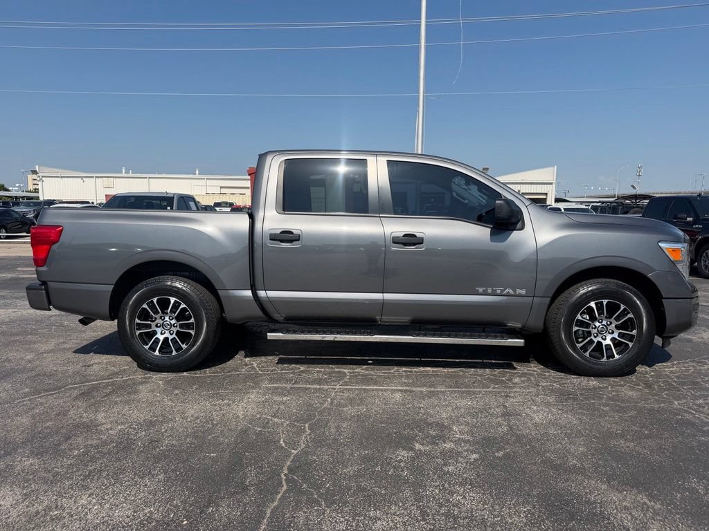 Used 2022 Nissan Titan SV RWD image 4