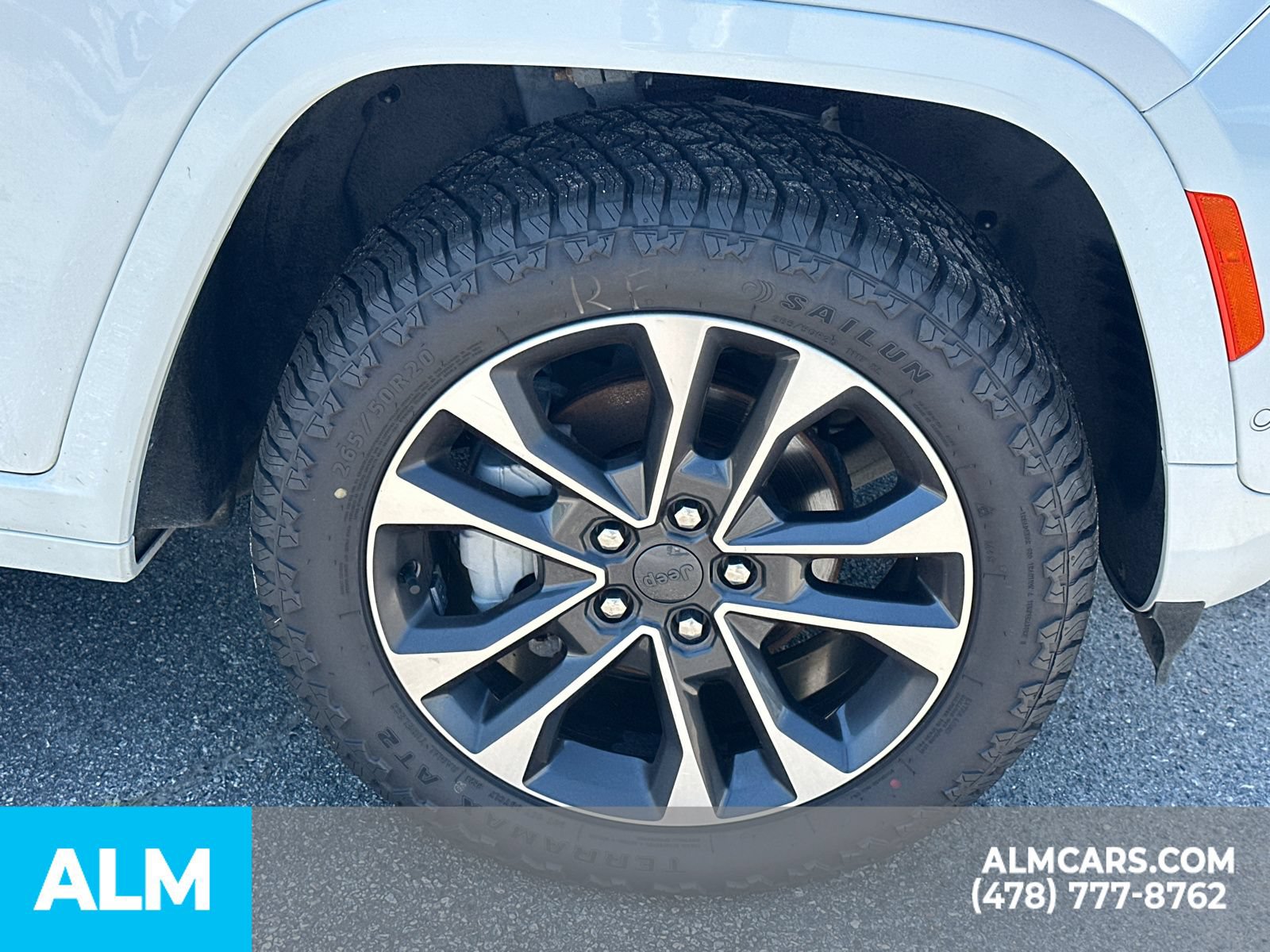Used 2023 Jeep Grand Cherokee Overland AWD/4WD image 14