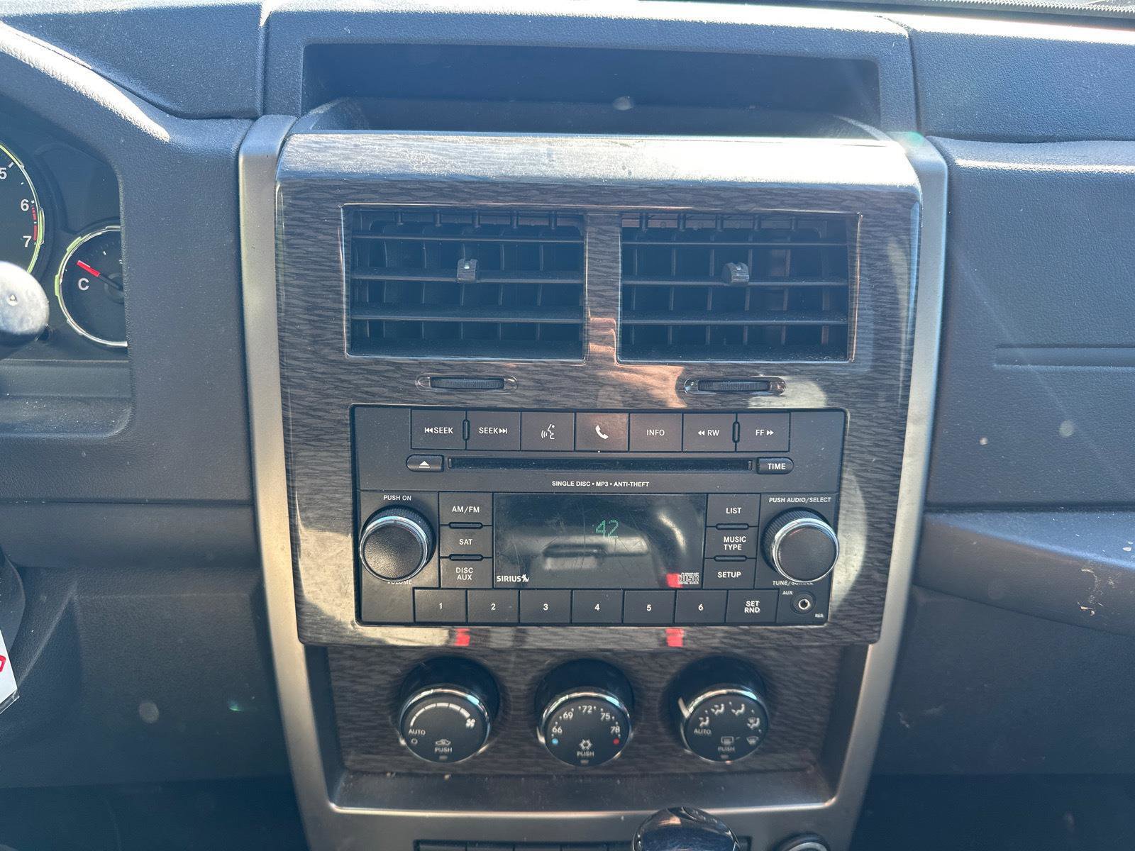 Used 2012 Jeep Liberty Limited Jet w/ Comfort/Convenience Group AWD/4WD image 14