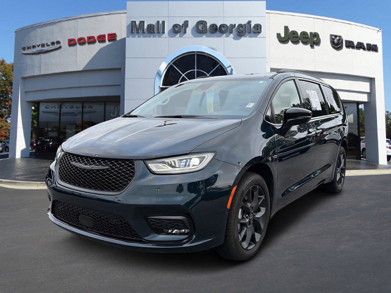 Used 2025 Chrysler Pacifica Limited AWD/4WD image 1
