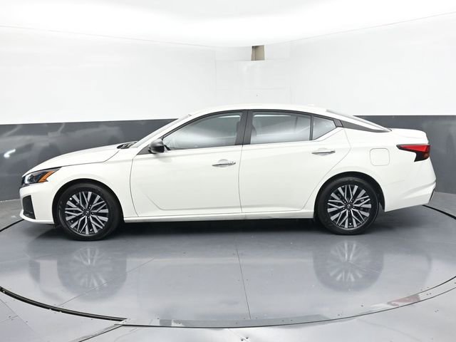 Used 2025 Nissan Altima 2.5 SV FWD image 4