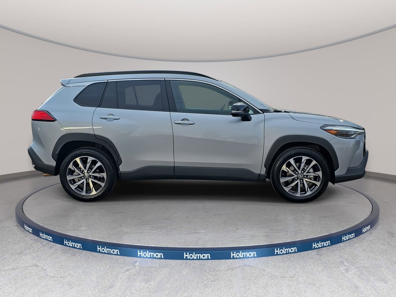 Used 2025 Toyota Corolla Cross XLE image 5