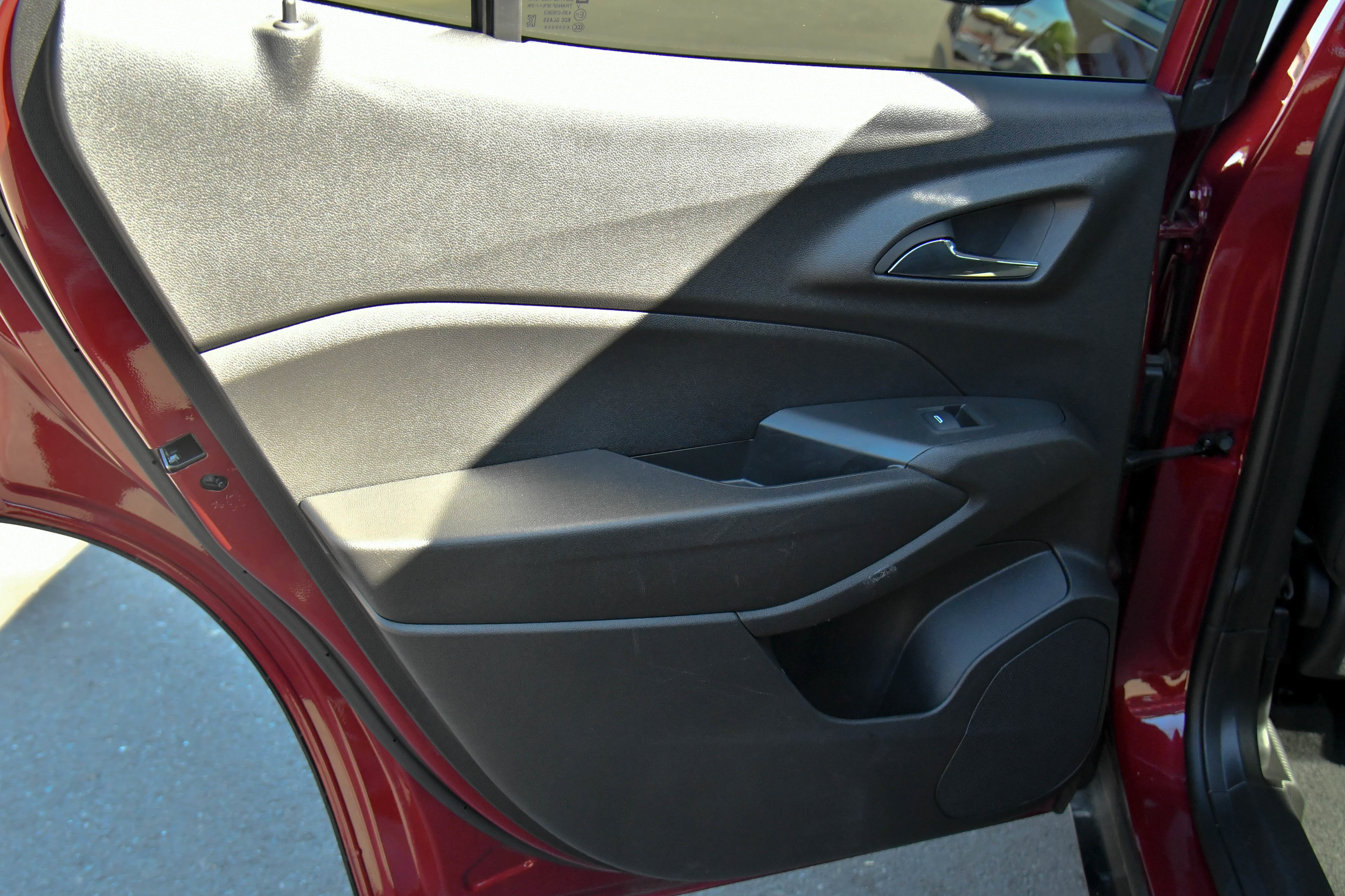 Used 2025 Chevrolet Trax LT w/ LT Convenience Package image 32