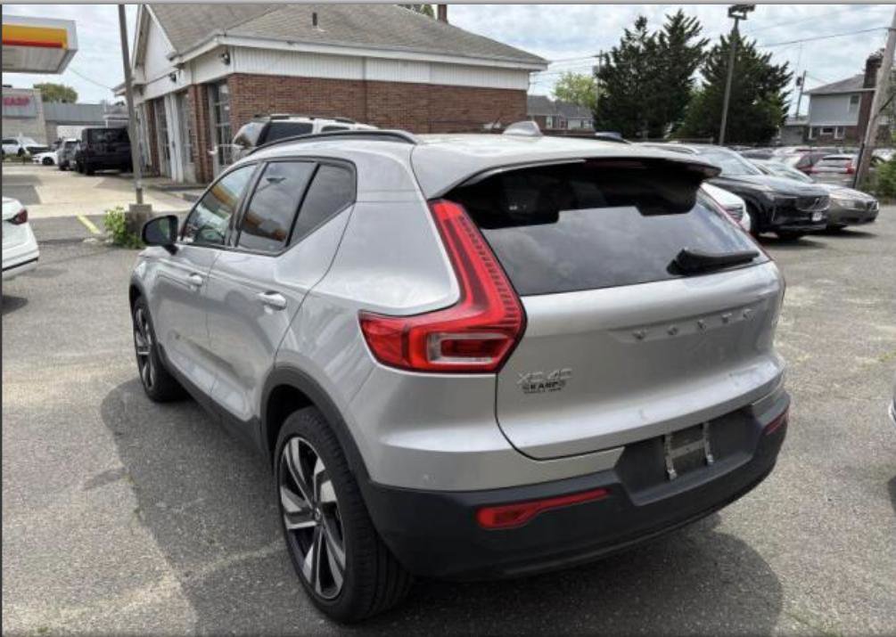 Certified 2023 Volvo XC40 B5 Plus w/ Protection Package Premier AWD/4WD image 15