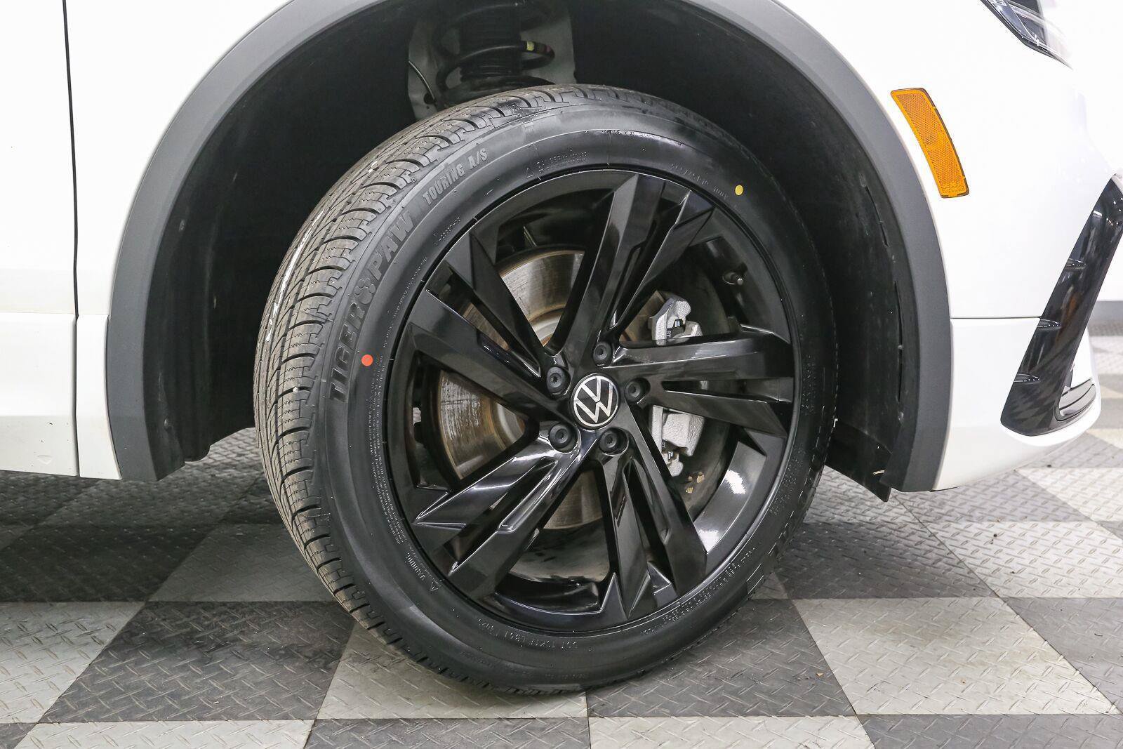 Certified 2024 Volkswagen Tiguan SE R-Line AWD/4WD image 20
