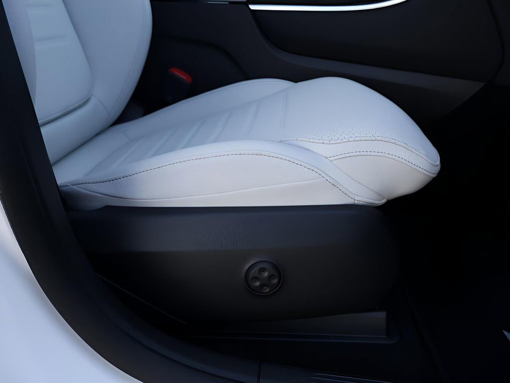 Certified 2025 Mercedes-Benz GLC 300 4MATIC image 12