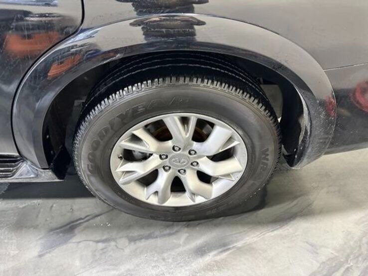 Used 2011 INFINITI QX56 2WD w/ Theater Pkg image 9
