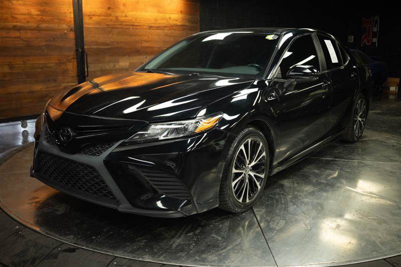 Used 2020 Toyota Camry SE w/ Carpet Mat Package FWD image 2