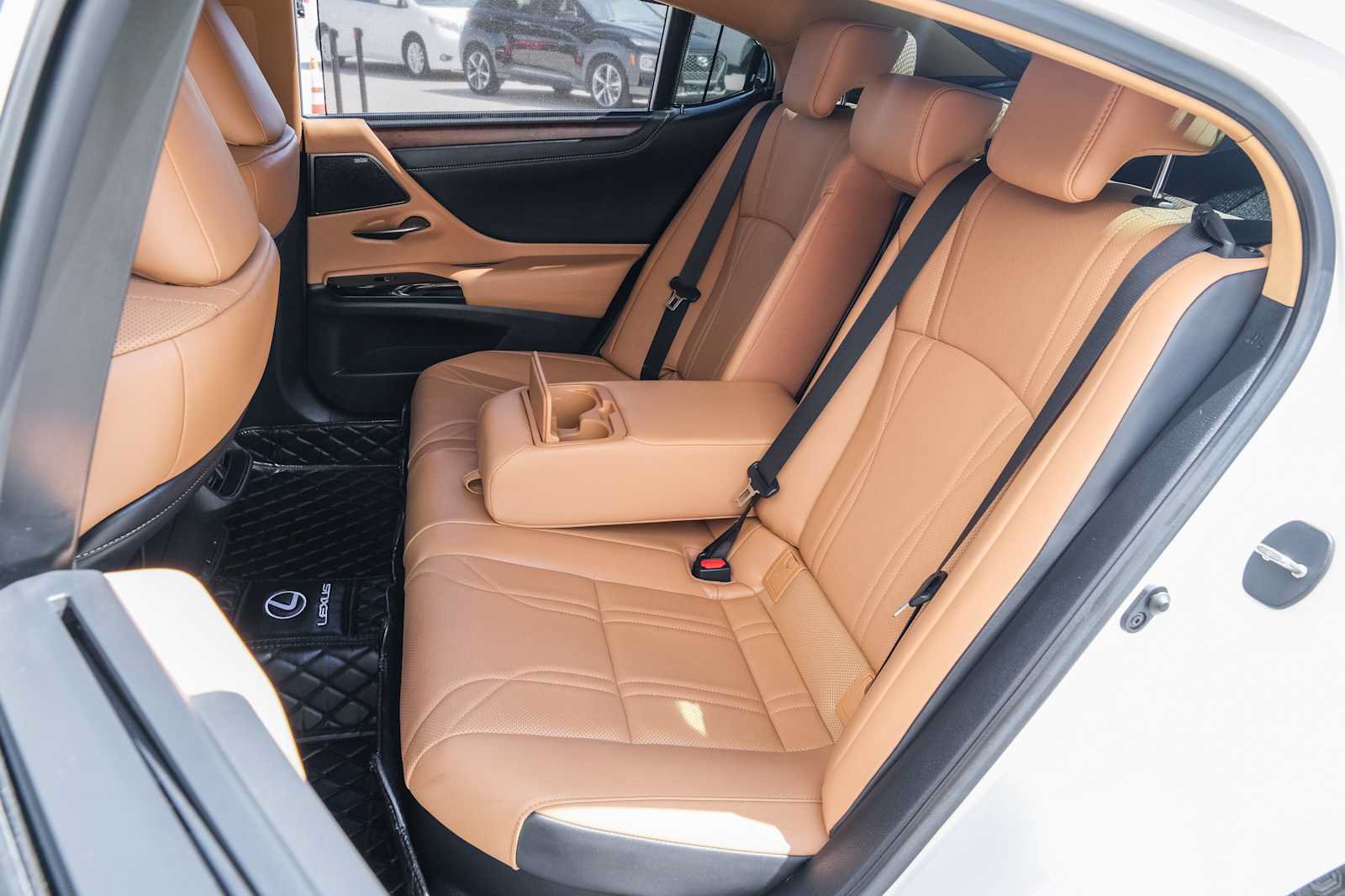 Used 2022 Lexus ES 300h Ultra Luxury w/ Accessory Package 2 FWD image 29