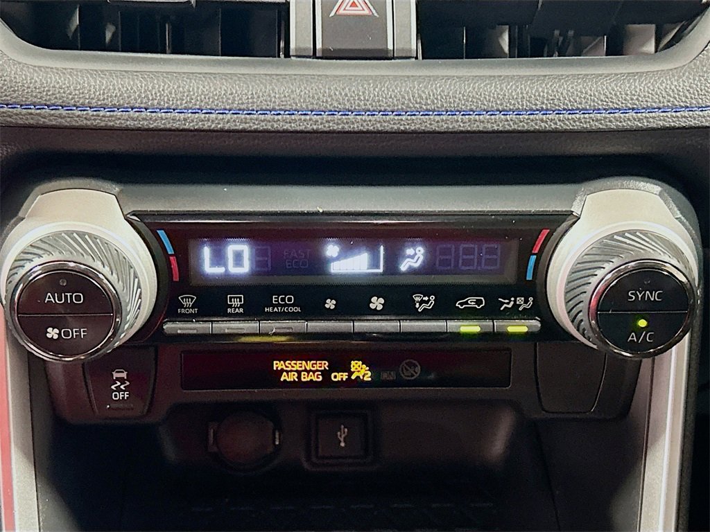 Used 2022 Toyota RAV4 SE image 13