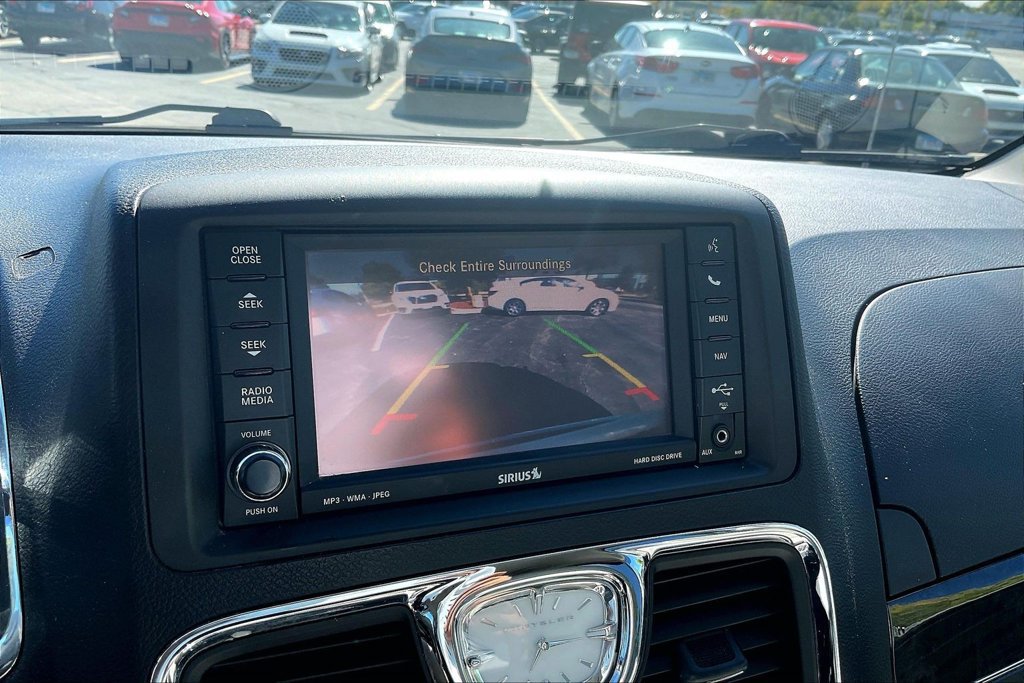 Used 2011 Chrysler Town & Country Limited FWD image 25