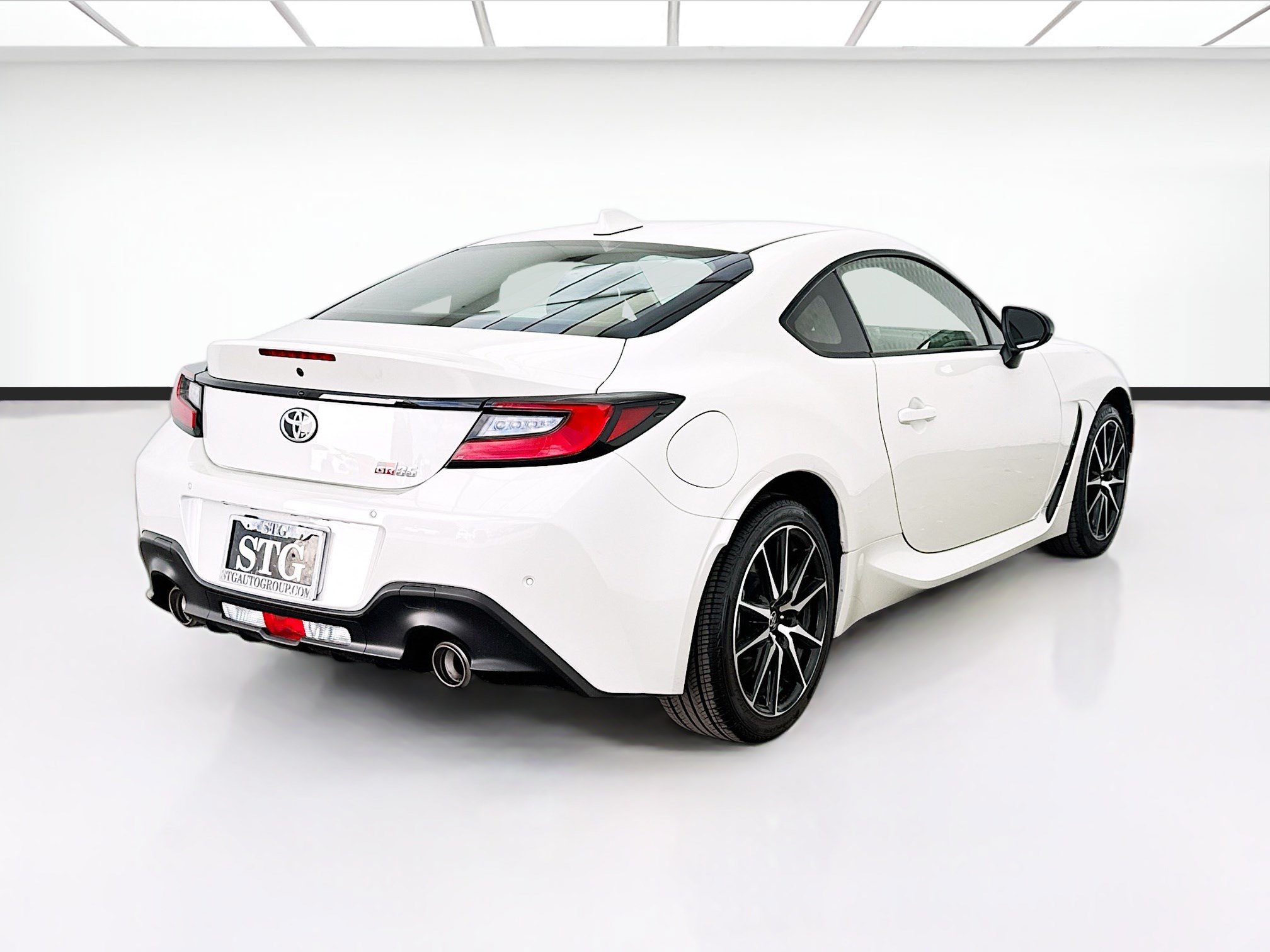 Used 2024 Toyota GR86 RWD image 4