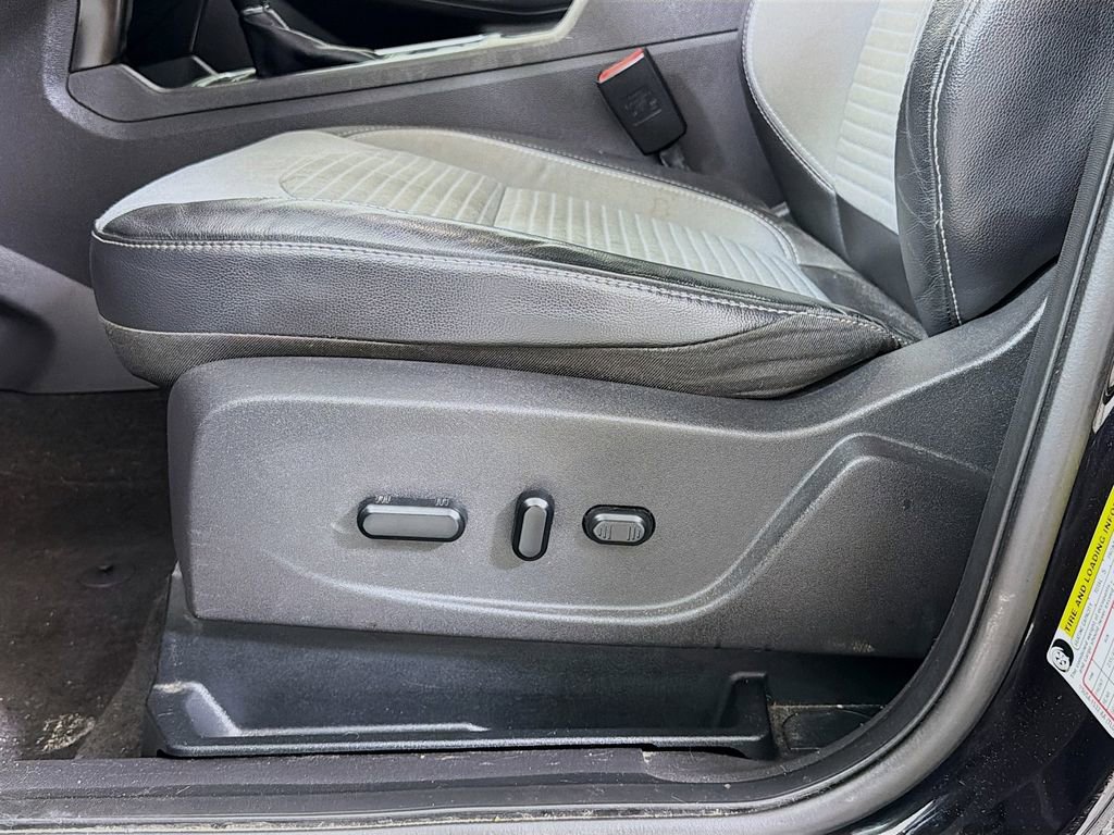 Used 2019 Ford Escape SE image 19