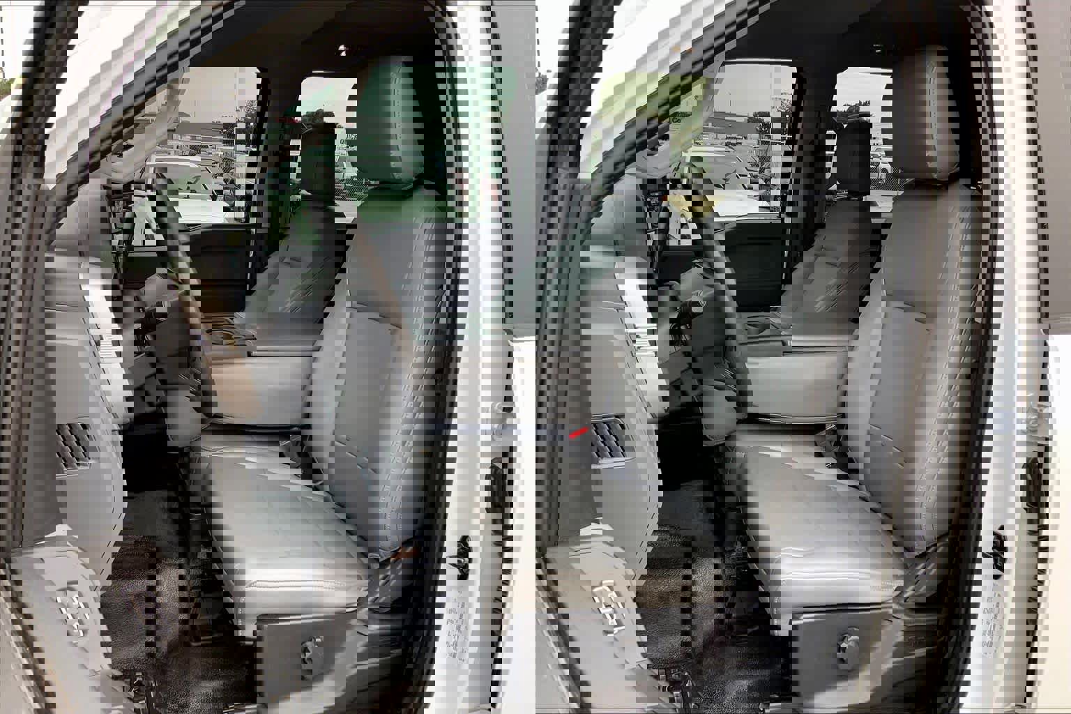 Used 2023 Ford F550 4x4 Crew Cab Super Duty image 7