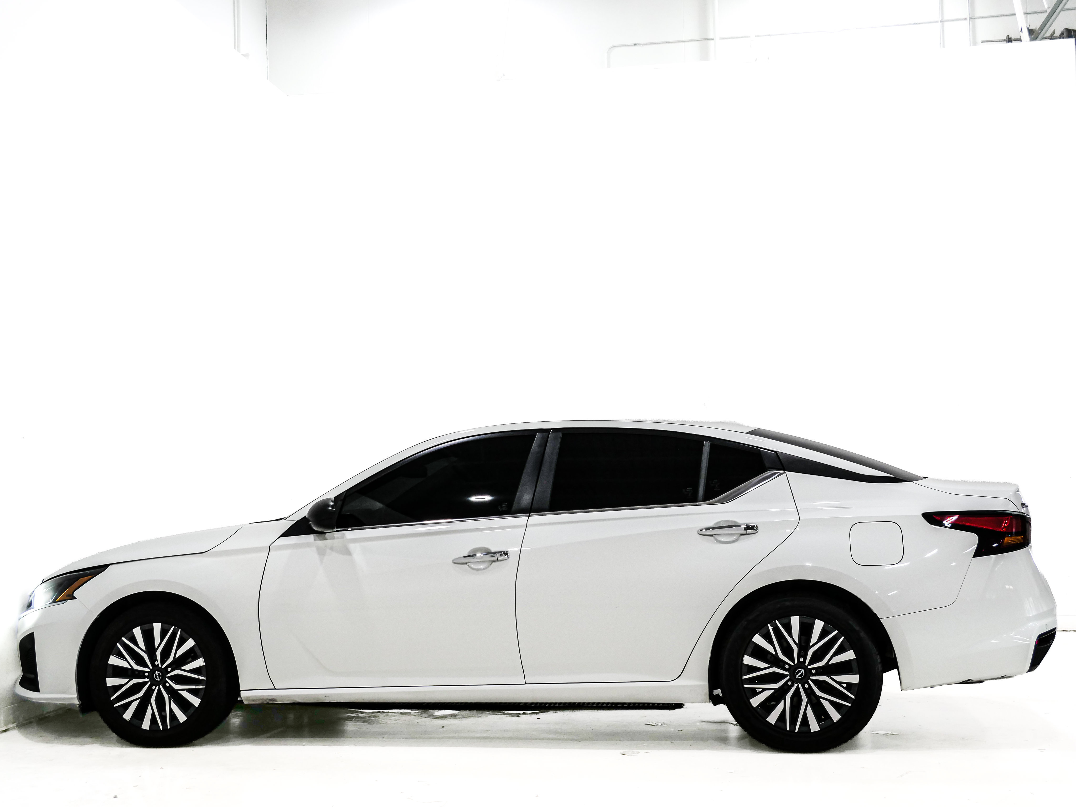 Used 2024 Nissan Altima 2.5 SV FWD image 5