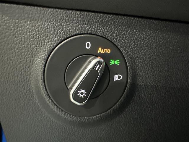 Certified 2025 Volkswagen Taos SE image 28