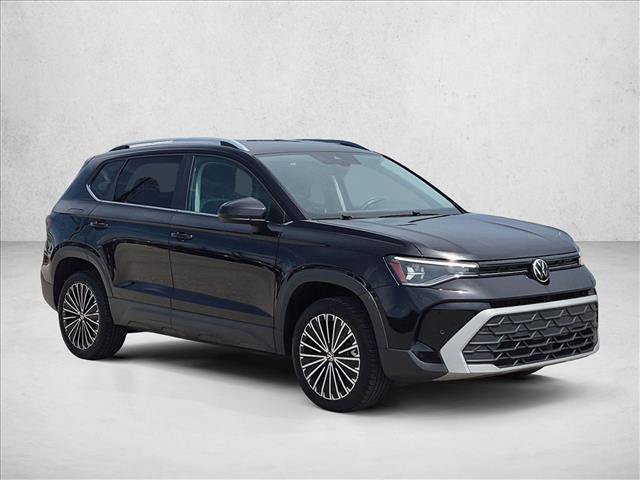 Used 2025 Volkswagen Taos SE FWD image 3