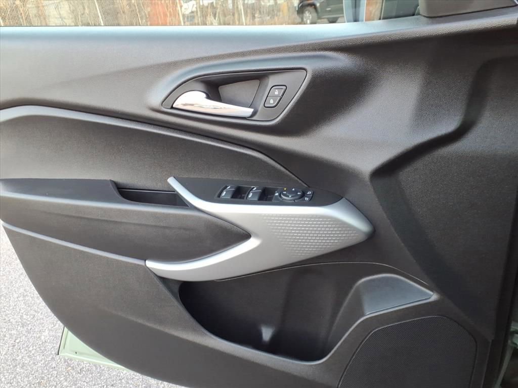 Used 2024 Chevrolet Trax RS w/ Driver Confidence Package image 8