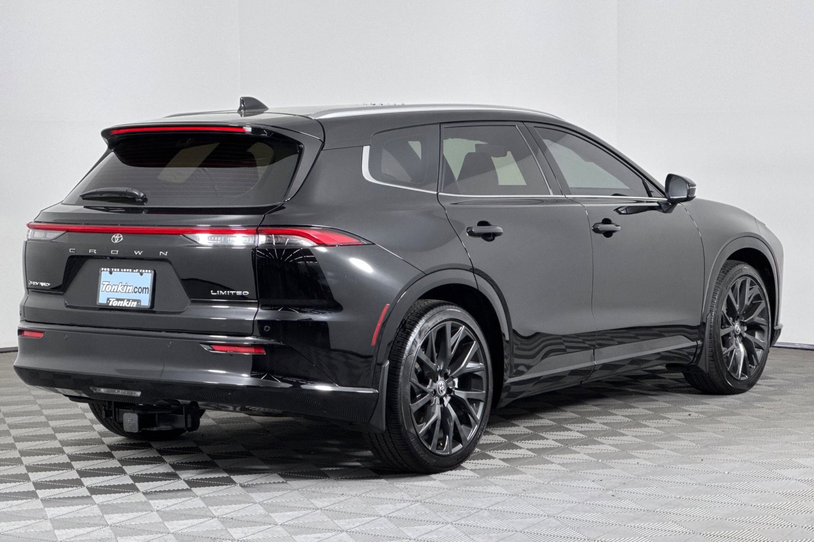 Used 2025 Toyota Crown Signia Limited image 4