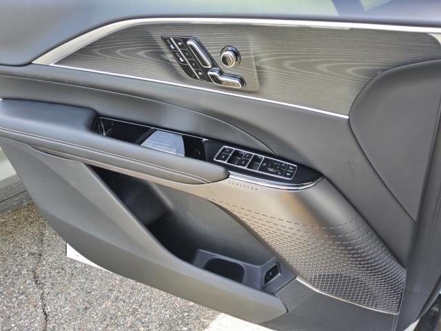 Used 2025 Cadillac Lyriq Luxury RWD image 6