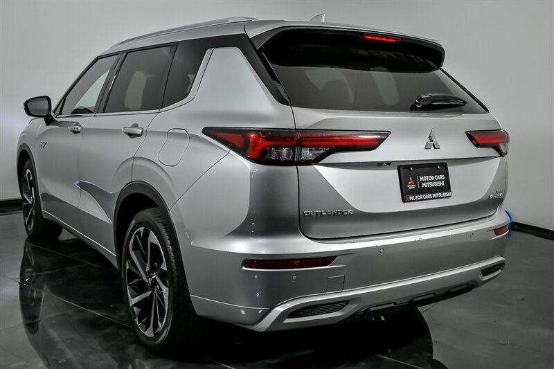 Used 2023 Mitsubishi Outlander SEL AWD/4WD image 39