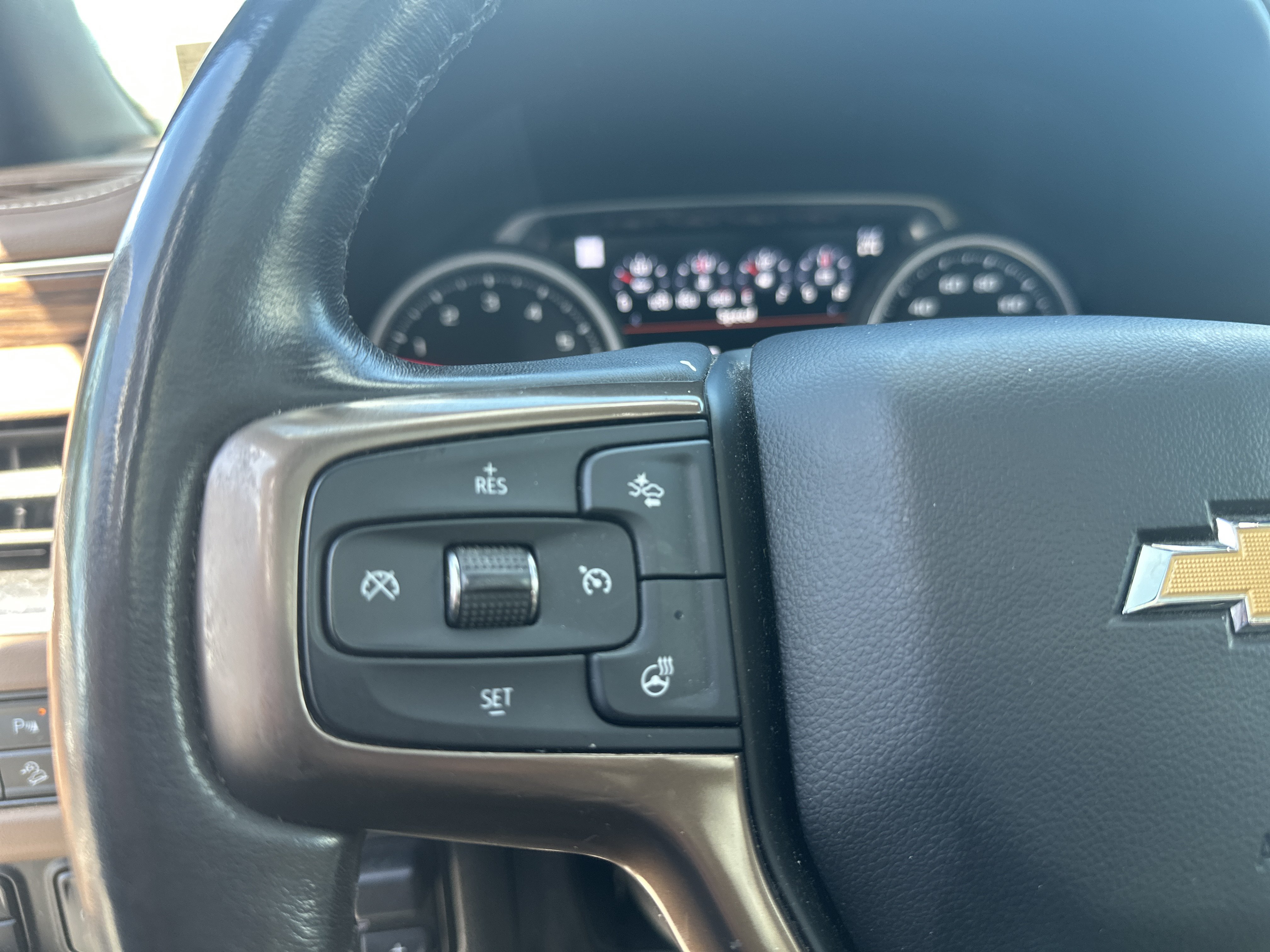 Used 2021 Chevrolet Suburban High Country w/ Premium Package AWD/4WD image 18