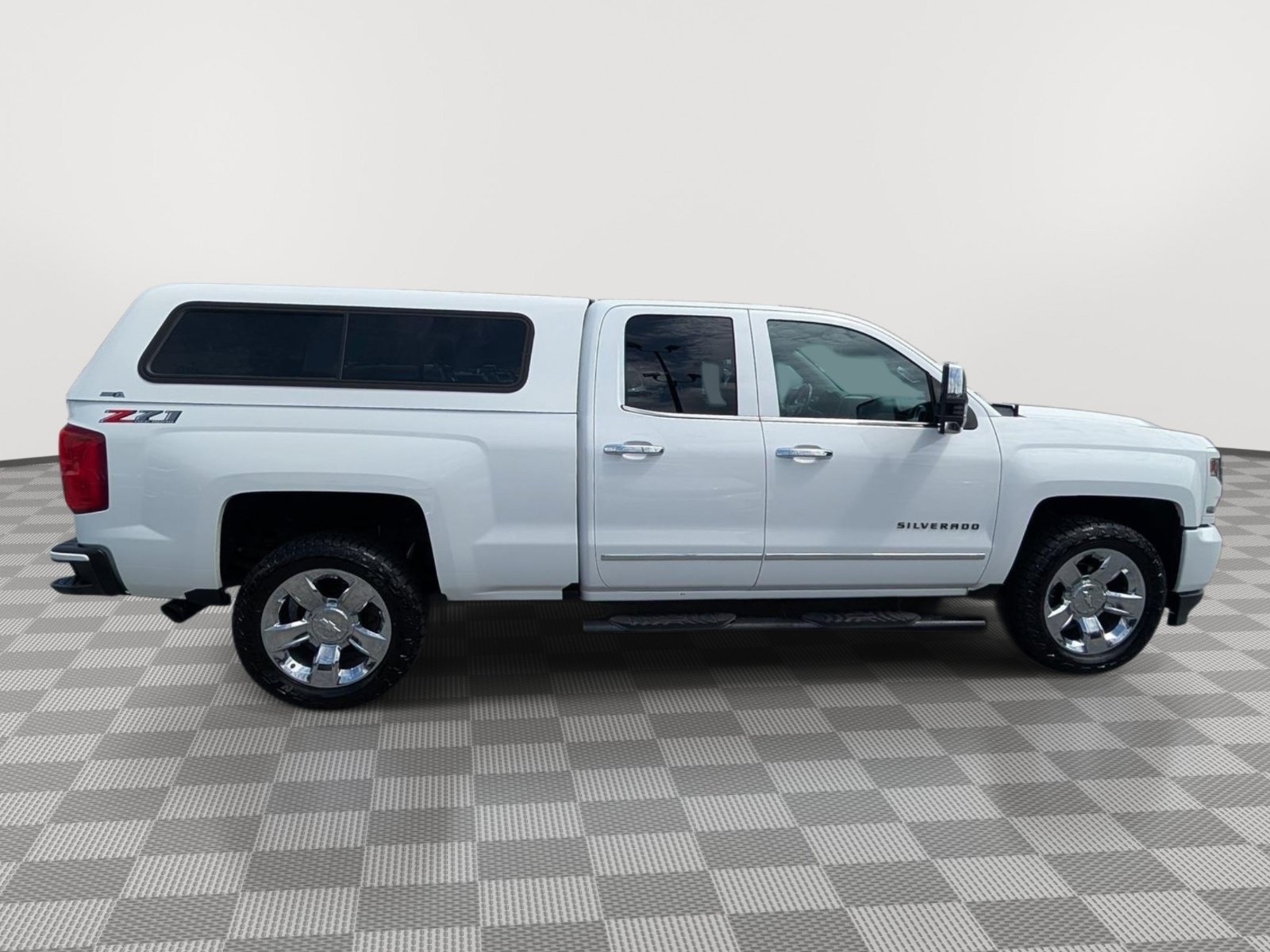 Used 2018 Chevrolet Silverado 1500 LTZ Z71 w/ LTZ Plus Package AWD/4WD image 6