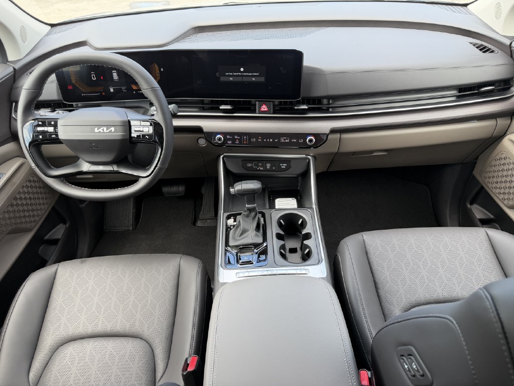 New 2027 Kia Carnival EX FWD image 17