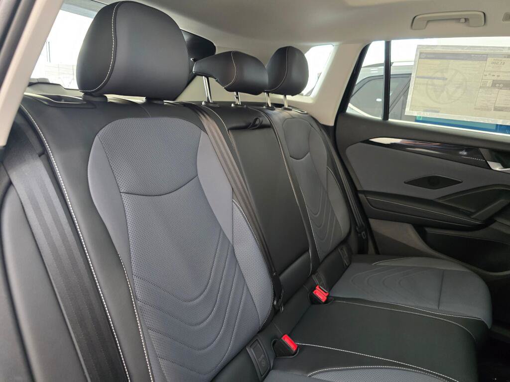 New 2026 Volkswagen Tiguan SE AWD/4WD image 8