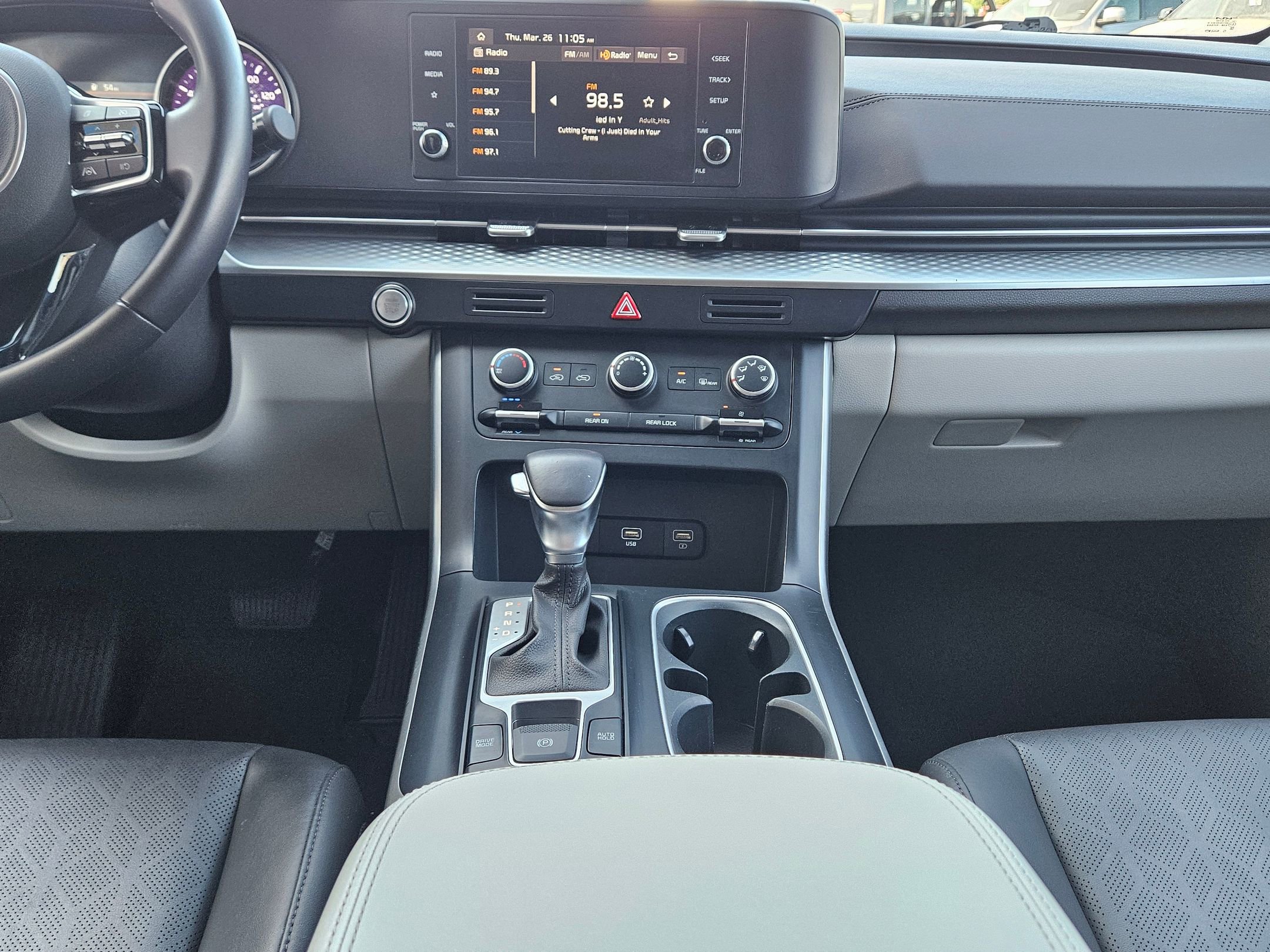 Used 2024 Kia Carnival LX FWD image 10