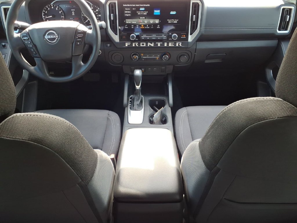 Used 2025 Nissan Frontier SV RWD image 10